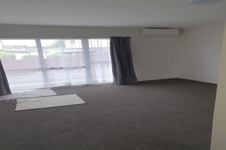 Photo of property in 11 Challen Close, Conifer Grove, Takanini, 2112