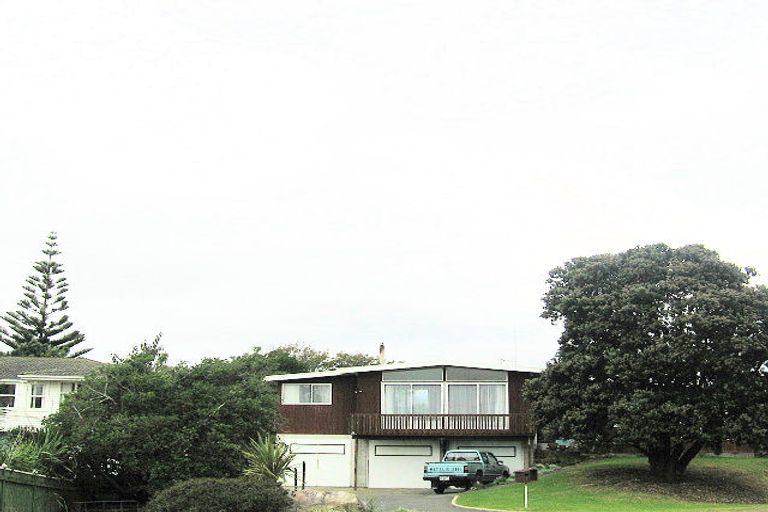 Photo of property in 3 Tahi Road, Paraparaumu Beach, Paraparaumu, 5032