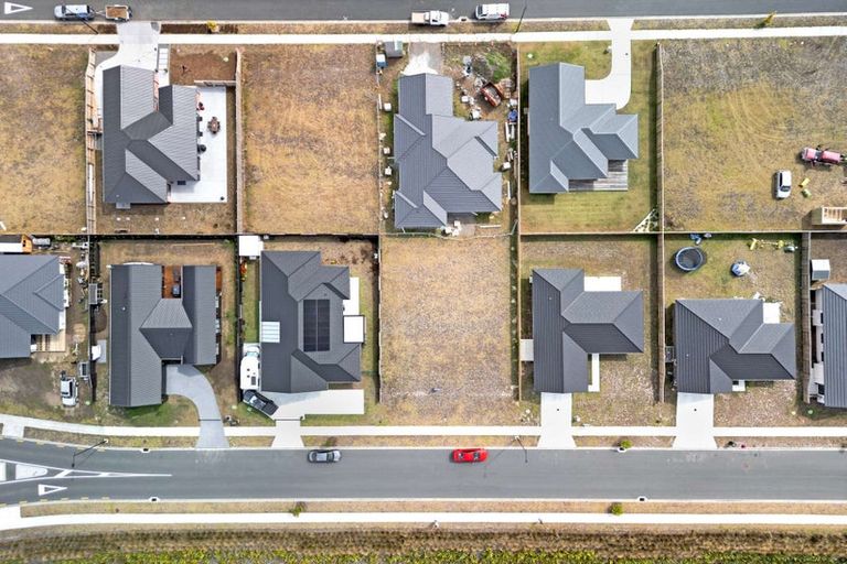 Photo of property in 32 Te Piriti Road, One Tree Point, 0118