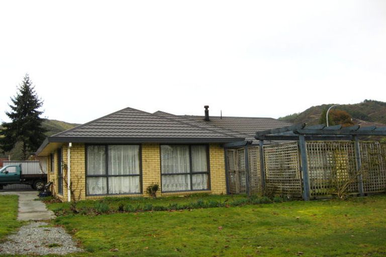 Photo of property in 15 Ranft Street, Reefton, 7830