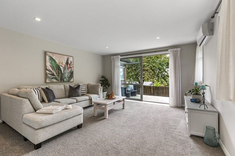 Photo of property in 6a Moera Place, Stanmore Bay, Whangaparaoa, 0932