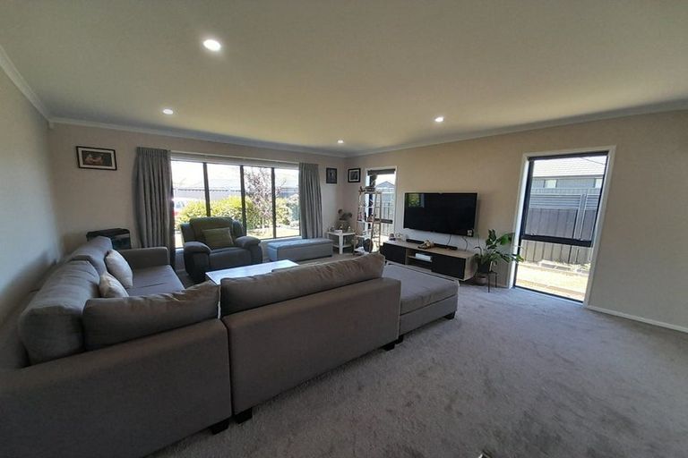Photo of property in 48 Te Kaeaea Crescent, Wallaceville, Upper Hutt, 5018