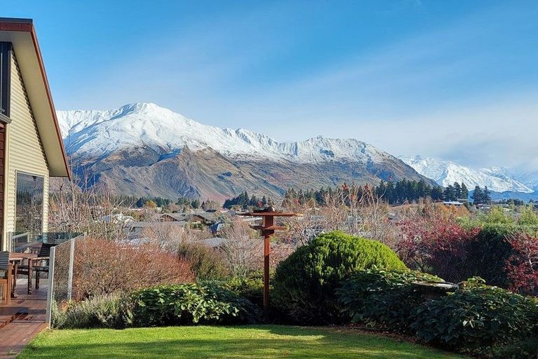 Photo of property in 9 Fastness Crescent, Wanaka, 9305