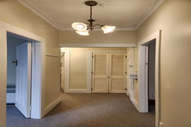 Photo of property in 64 Fairview Crescent, Kelburn, Wellington, 6012