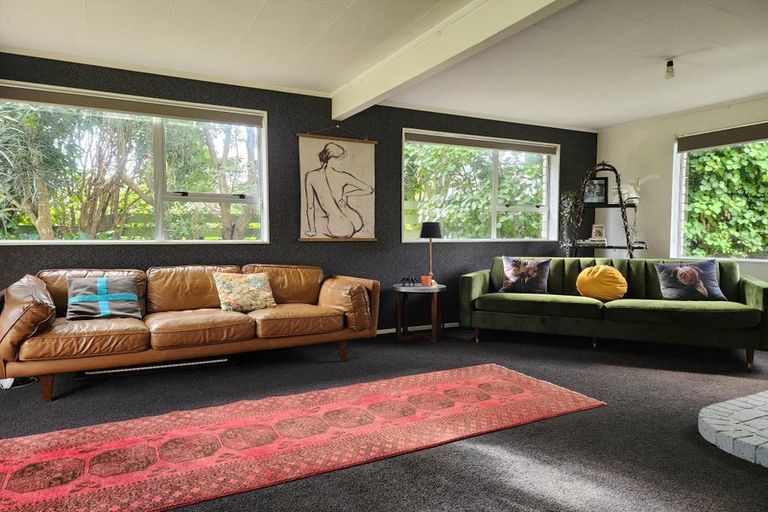 Photo of property in 1138 South Road, Oakura, 4314