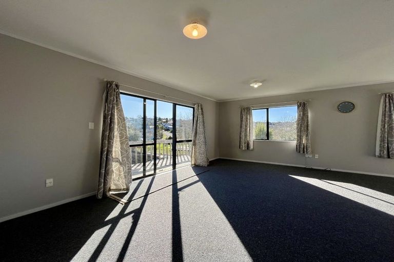 Photo of property in 65 Trias Road, Totara Vale, Auckland, 0629