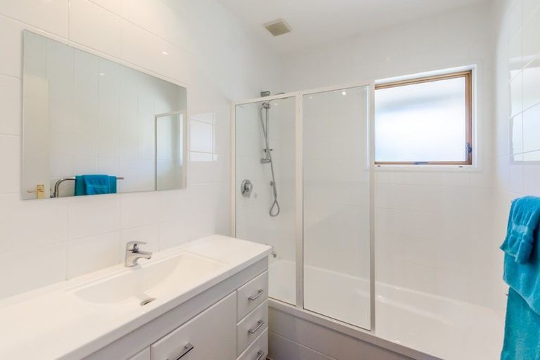 Photo of property in 13 Fleetwood Grove, Waikanae, 5036