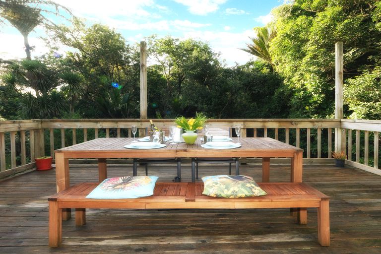 Photo of property in 7 Sylvan Valley Avenue, Titirangi, Auckland, 0604