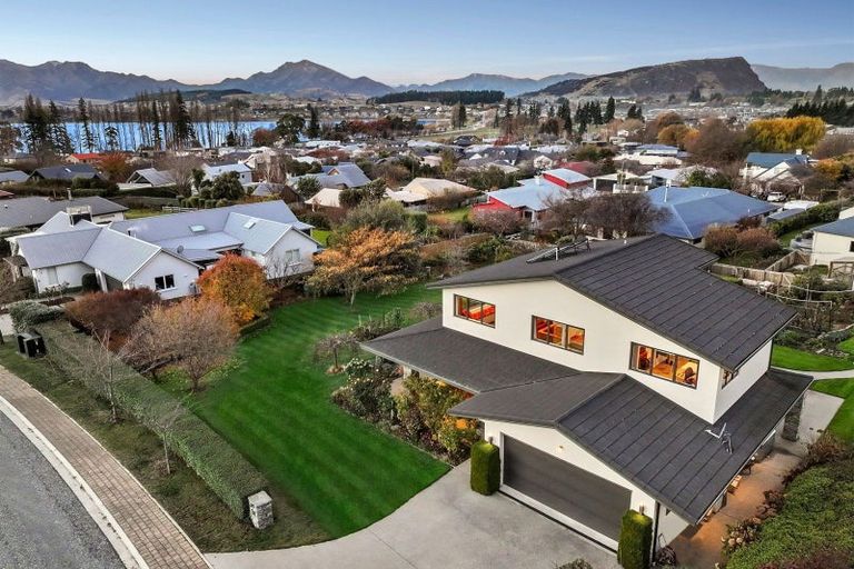 Photo of property in 29 Kelliher Drive, Wanaka, 9305