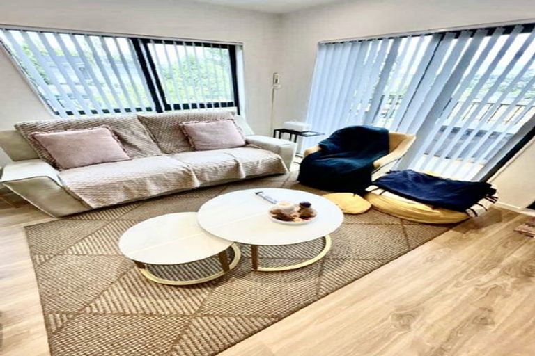 Photo of property in 12a Hewlett Road, Massey, Auckland, 0614