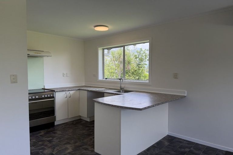 Photo of property in 10 Ciprian Place, Henderson, Auckland, 0612
