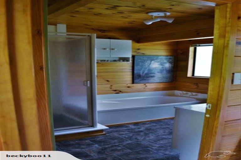 Photo of property in 2 Park Road, Paraparaumu Beach, Paraparaumu, 5032