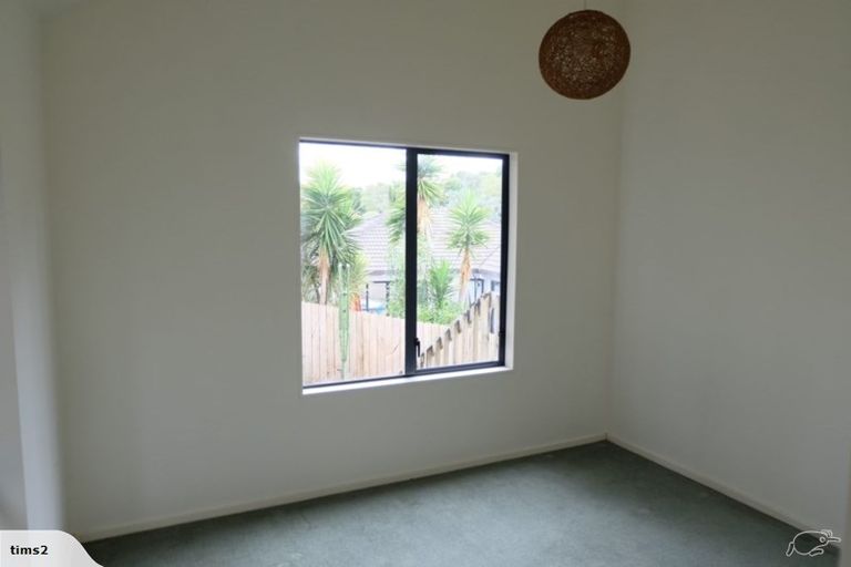 Photo of property in 9 Loughanure Place, Massey, Auckland, 0614