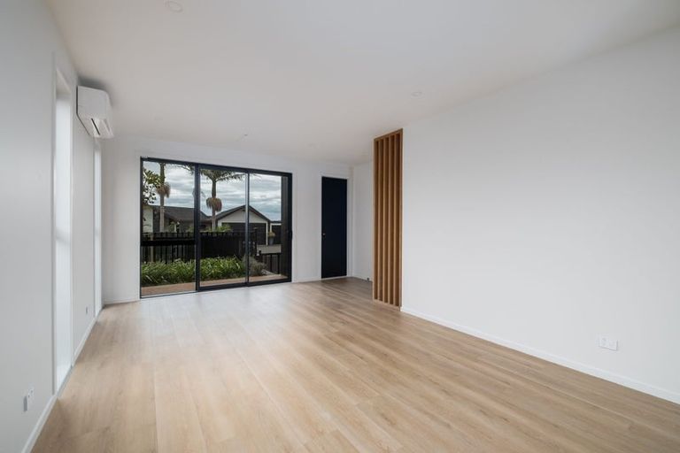 Photo of property in 27b Dawnhaven Drive, Te Atatu Peninsula, Auckland, 0610