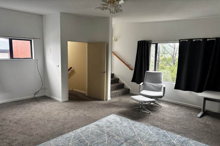 Photo of property in 31 Summit Road, Fairfield, Lower Hutt, 5011