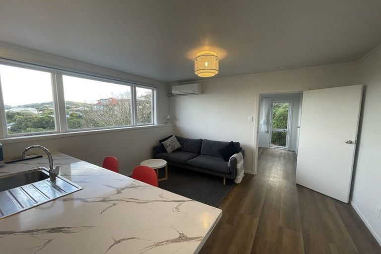 Photo of property in 12 Mataroa Avenue, Northland, Wellington, 6012