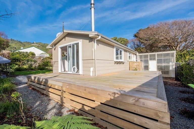 Photo of property in 6 Matenga Street, Waikanae, 5036
