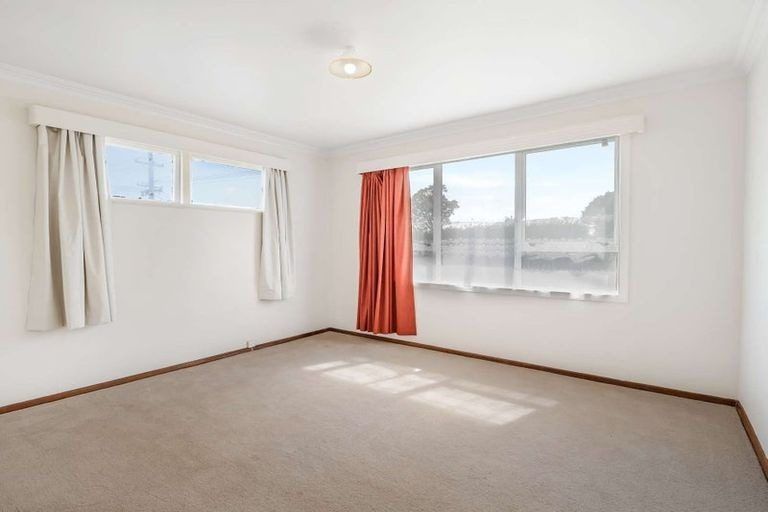 Photo of property in 15 Mako Mako Road, Levin, 5510