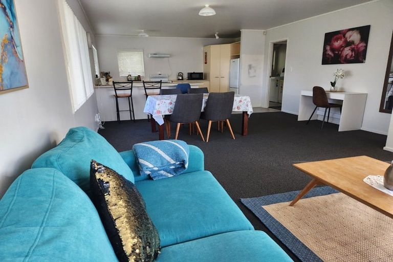 Photo of property in 2/11 Waterfront Road, Mangere Bridge, Auckland, 2022