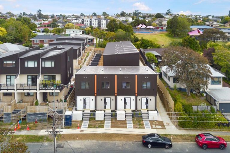 Photo of property in 10/52 Newington Road, Henderson, Auckland, 0612
