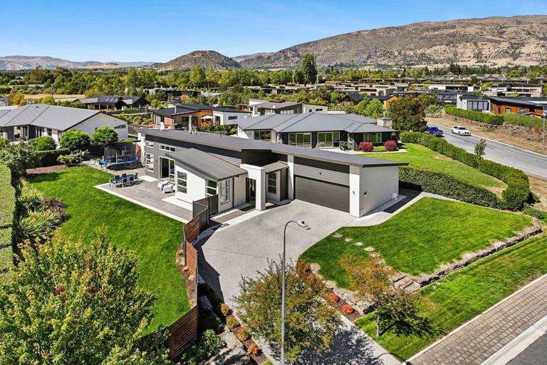 Photo of property in 13 Coromandel Street, Wanaka, 9305
