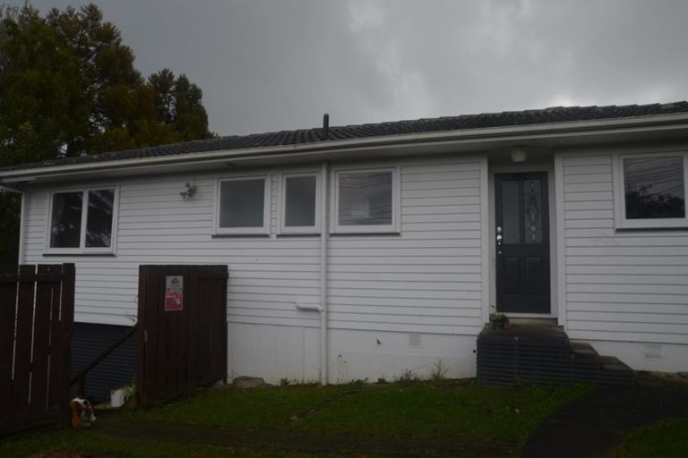 Photo of property in 8 Makora Road, Massey, Auckland, 0614