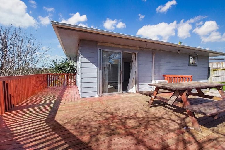 Photo of property in 18 Solar Road, Glen Eden, Auckland, 0602