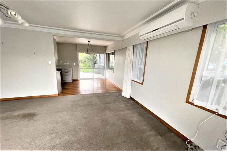 Photo of property in 17 Crompton Road, Massey, Auckland, 0614