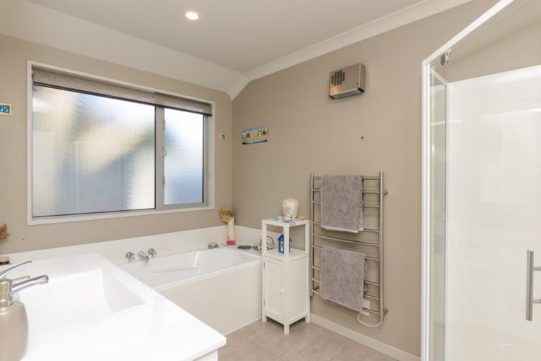 Photo of property in 25 Clearwater Place, Mayfield, Blenheim, 7201