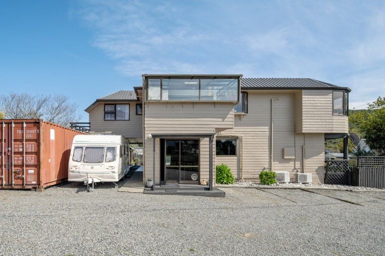 Photo of property in 318 Waikawa Road, Waikawa, Picton, 7220