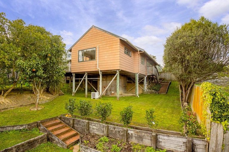 Photo of property in 11 Darcy Place, Massey, Auckland, 0614