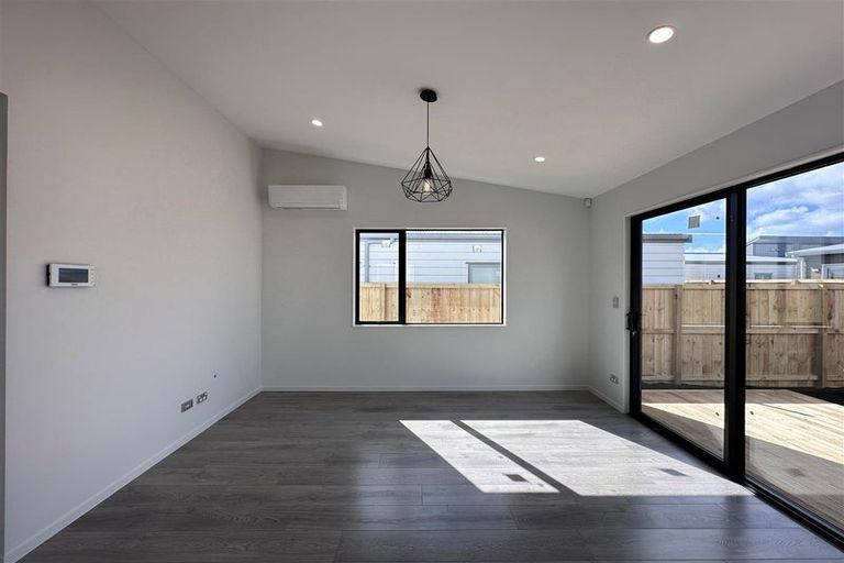 Photo of property in 28 John Gray Street, Papakura, 2110