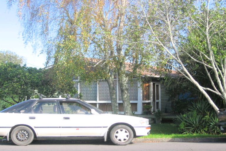 Photo of property in 10 Keeling Road, Henderson, Auckland, 0612