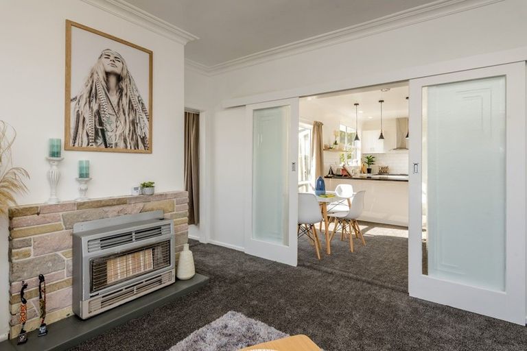 Photo of property in 98 Queen Street West, Levin, 5510