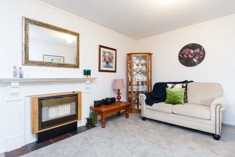 Photo of property in 140 Ruapehu Drive, Fitzherbert, Palmerston North, 4410