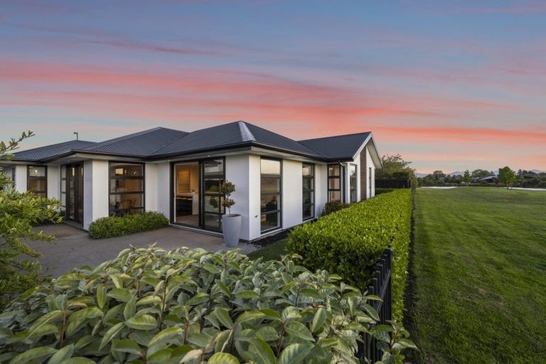 Photo of property in 27 Taiore Crescent, Marshland, Christchurch, 8083