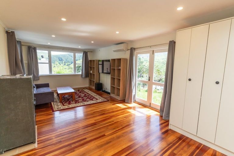 Photo of property in 19 Montreal Grove, Kingston, Wellington, 6021