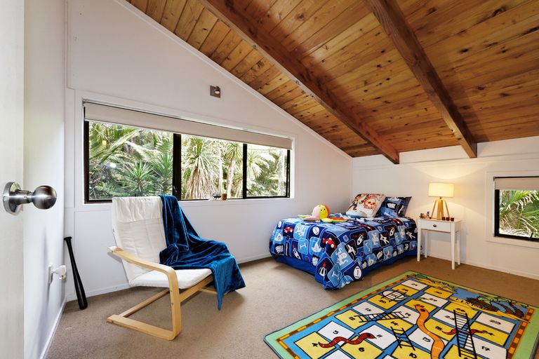 Photo of property in 7 Sylvan Valley Avenue, Titirangi, Auckland, 0604