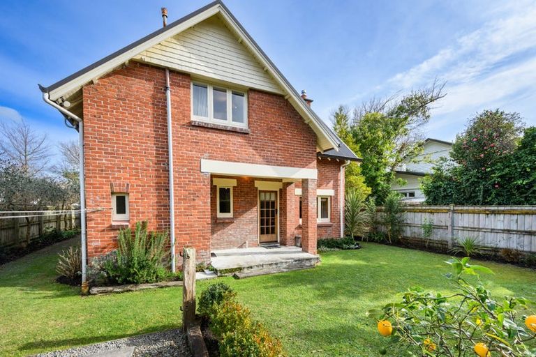 Photo of property in 21 Batt Street, West End, Palmerston North, 4410