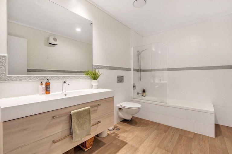 Photo of property in 12/72a Devonport Road, Tauranga, 3110