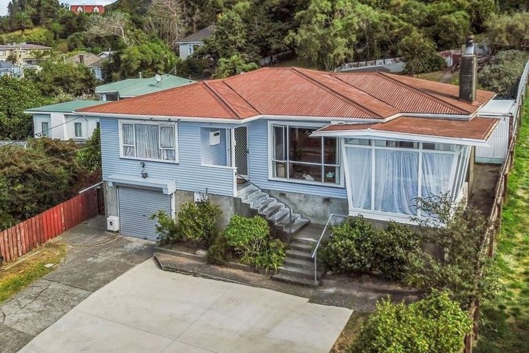Photo of property in 30 Main Road, Wainuiomata, Lower Hutt, 5014