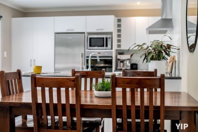 Photo of property in 21 Bickerton Rise, Churton Park, Wellington, 6037