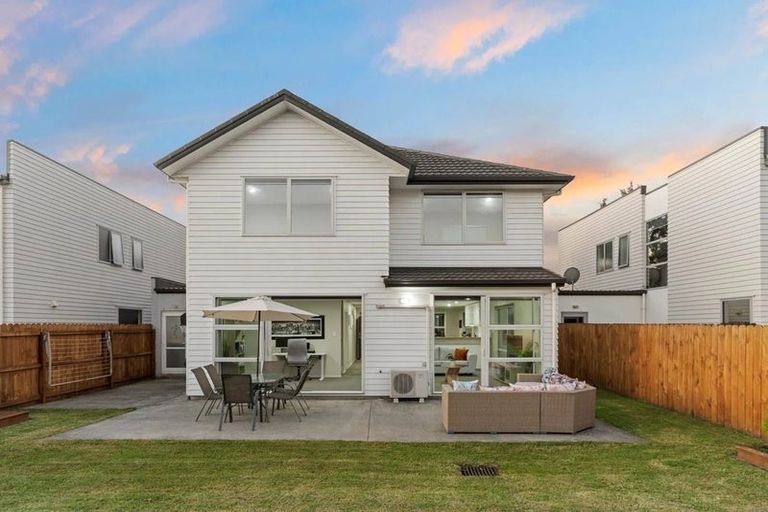 Photo of property in 28 Phar Lap Crescent, Takanini, 2112