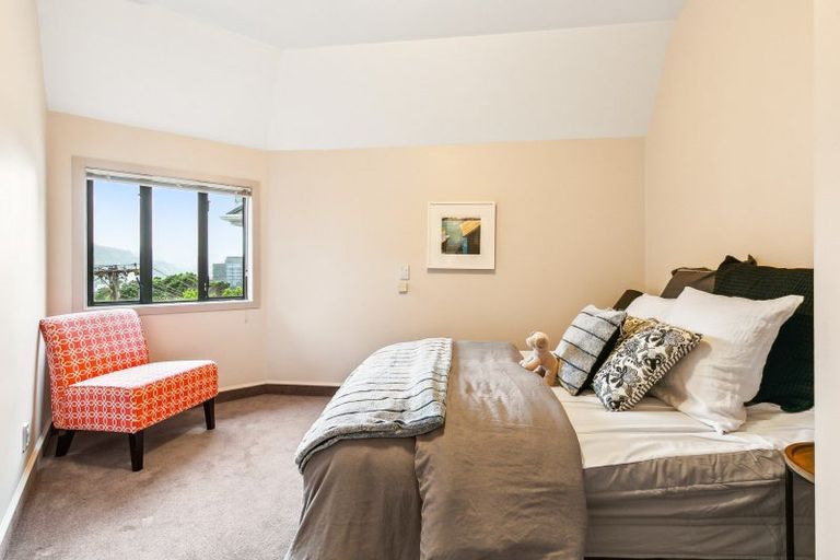 Photo of property in 2/67 Bolton Street, Kelburn, Wellington, 6012