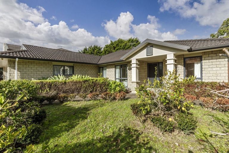 Photo of property in 6 English Oak Drive, Schnapper Rock, Auckland, 0632