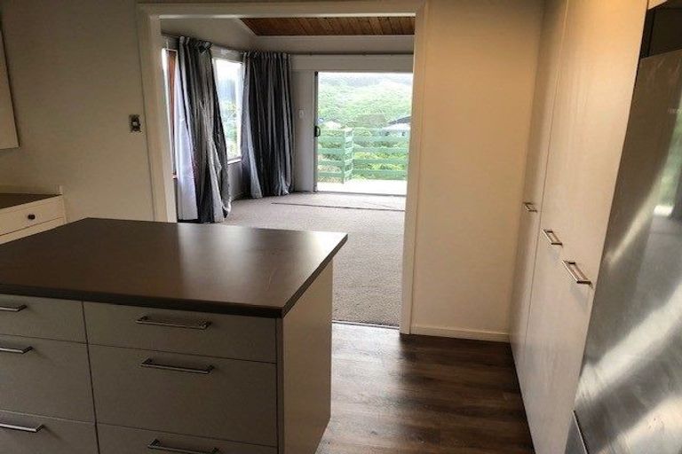 Photo of property in 37 Singers Road, Korokoro, Lower Hutt, 5012