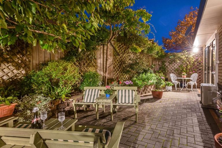 Photo of property in 71 Moyrus Crescent, East Tamaki Heights, Auckland, 2016