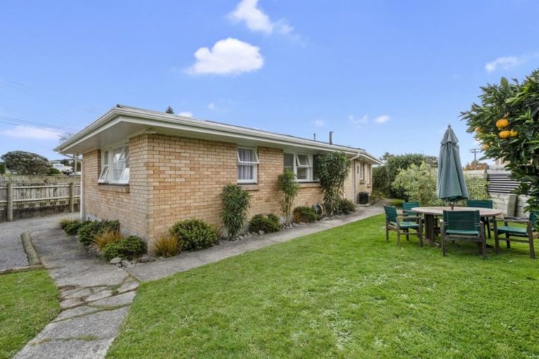 Photo of property in 30 Lee Street, Te Puke, 3119