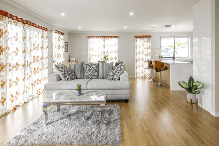 Photo of property in 32 Cooladawson Drive, Flat Bush, Auckland, 2019