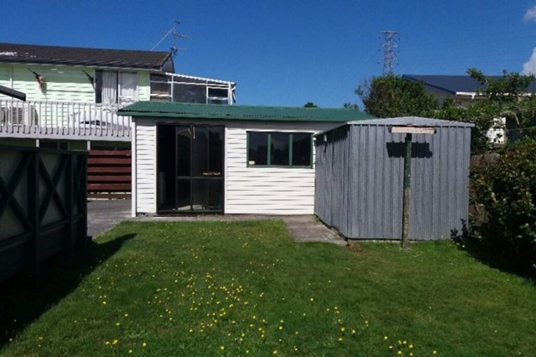 Photo of property in 14 Edgecombe Street, Newlands, Wellington, 6037